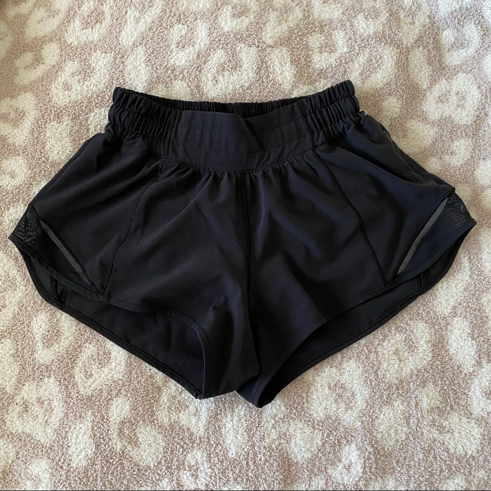 Lululemon Hotty Hot Low Rise shorts 2.5" (Black)